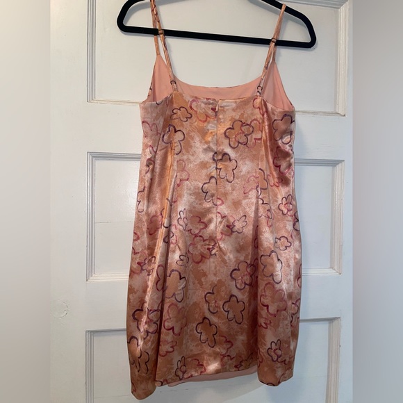 groovy flower printed satin feel mini dress by wild fable, size Medium - Picture 2 of 4